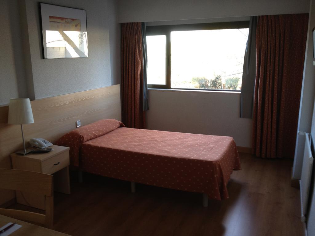 Hotel Escuela Madrid Szoba fotó