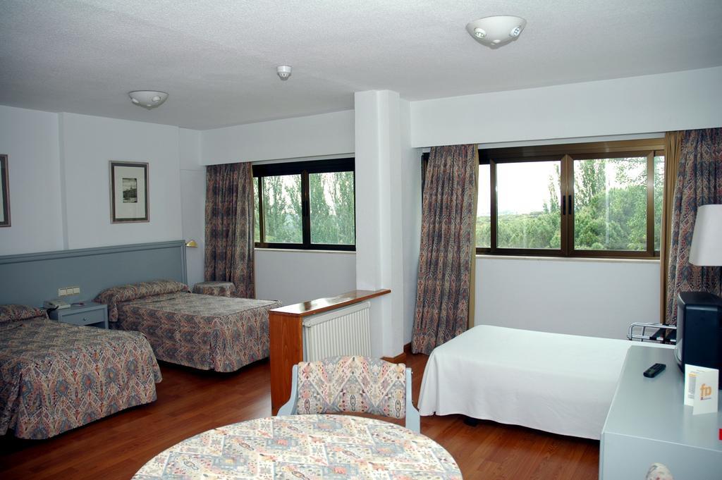 Hotel Escuela Madrid Szoba fotó